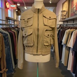 725 ORIGINALS BEIGE MULTI-POCKET CROPPED UTILITY/ CARGO JACKET/ Size L